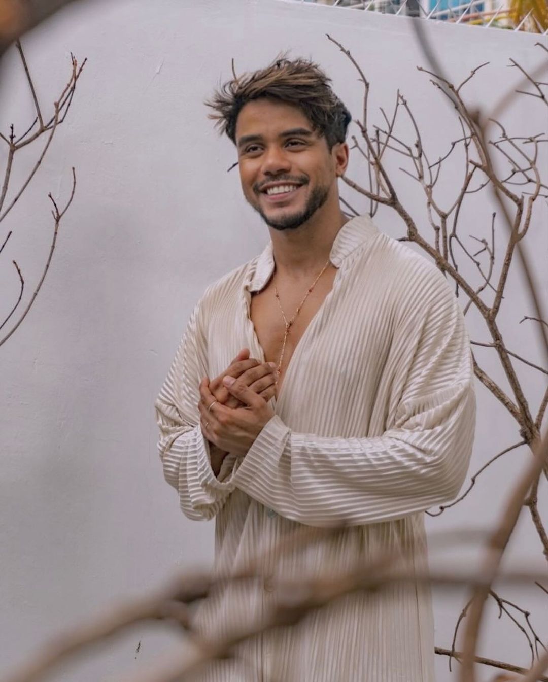 high end fashion resort wear sustainable fashion tulum fashion moda de alta gama ropa de resort moda sostenible moda fashion vestidos de fiesta elegantes marcas de moda  kimono moderno ropa de lino linen clothing fashionista packing list for beach vacation lightweight travel pants women's beach essentials list beach trip packing list beach checklist beachwear brands